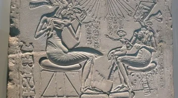 مرض أخناتون يحول وجه الفرعون ويفجّر أزمة في علاقته بنفرتيتي في بداية حكمه 1